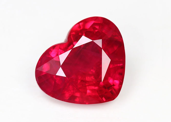 Драгоценный камень: рубин